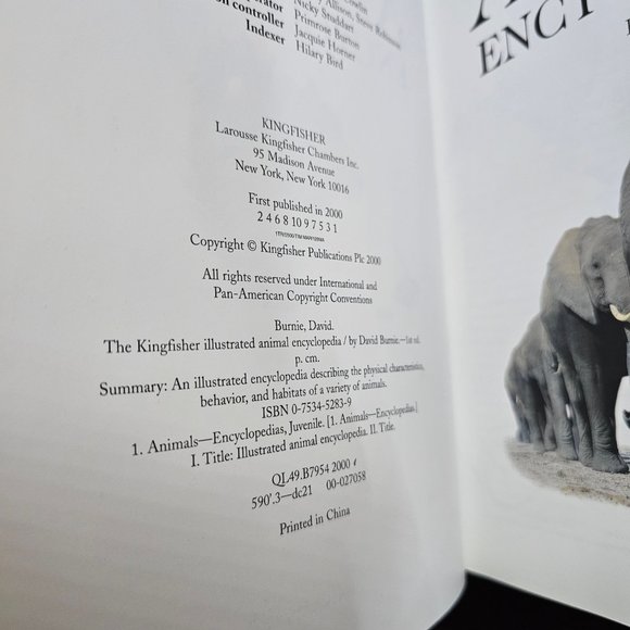 The Kingfisher Illustrated Animal Encyclopedia by David Burnie (2000, Hardcover) - Picture 2 of 4